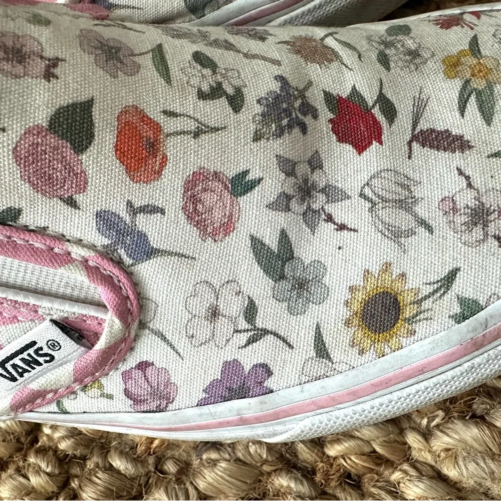 Vans Off The Wall, Women’s 8, Mens 6.5
Floral Pink Checker Slip-On Sneakers - Picture 7 of 9